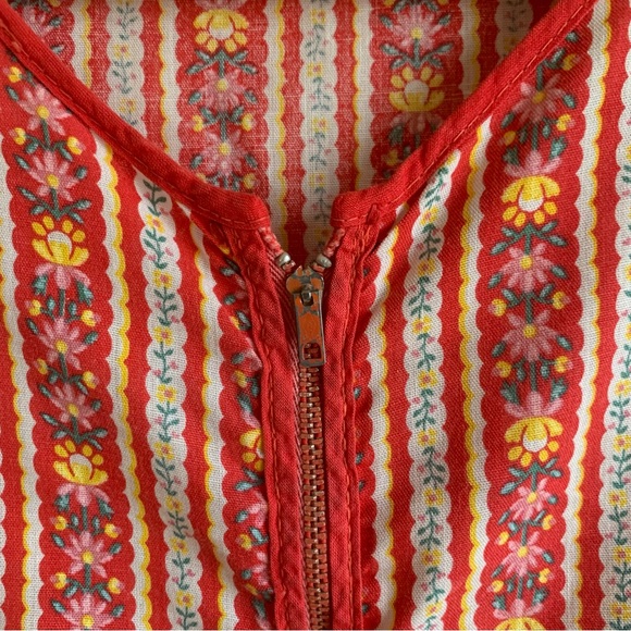 60s/70s Zippered Floral Apron Top - Picture 3 of 12